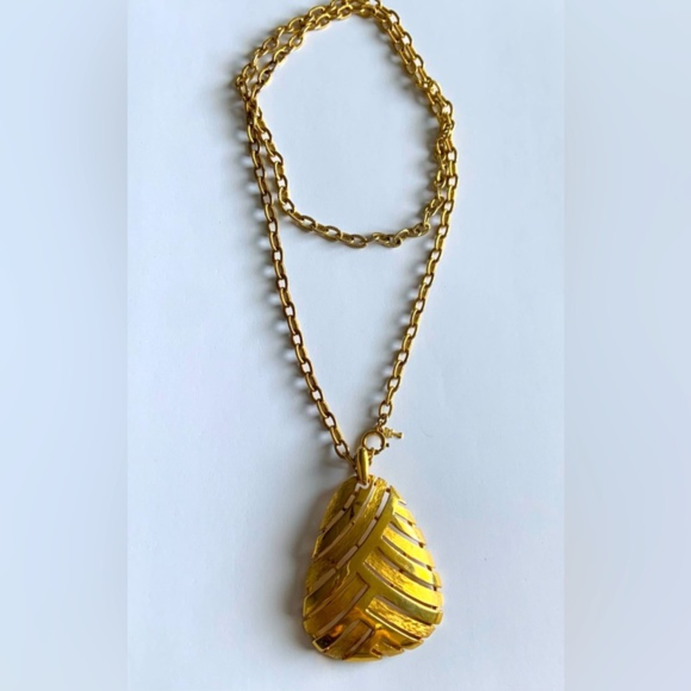 Signed crown trifari pendant necklace with textured metal design